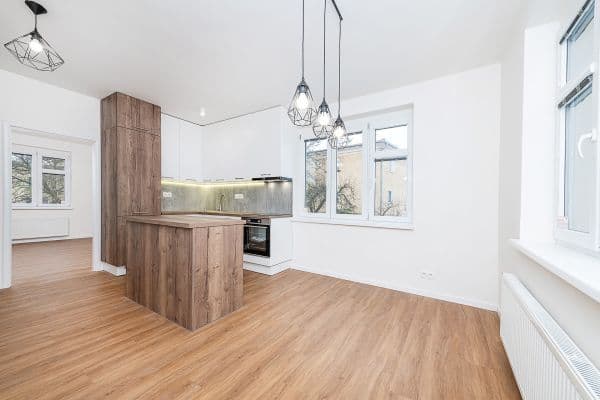 Predaj bytu 4-izbový 75 m², K Orionce, Praha Predaj bytu 4-izbový 75 m², K Orionce, Praha