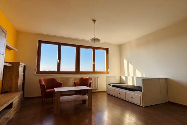 Prenájom bytu 1-izbový 34 m², Sluneční náměstí, Praha Prenájom bytu 1-izbový 34 m², Sluneční náměstí, Praha