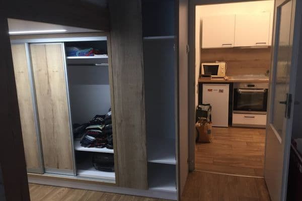 Prenájom bytu 1-izbový 33 m², Jaselská, Praha Prenájom bytu 1-izbový 33 m², Jaselská, Praha