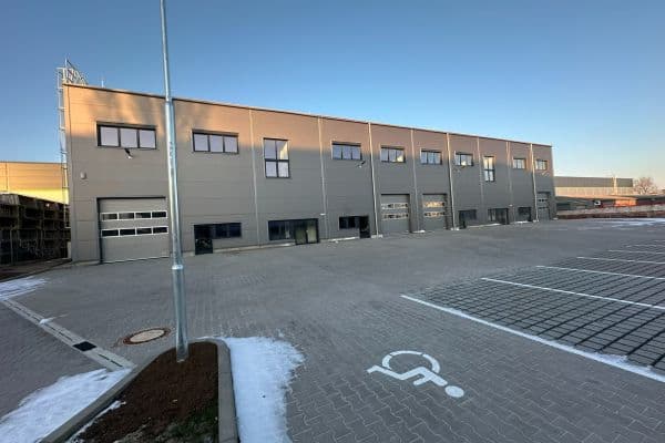 Prenájom nebytového priestoru 1.100 m², K Pérovně, Praha Prenájom nebytového priestoru 1.100 m², K Pérovně, Praha