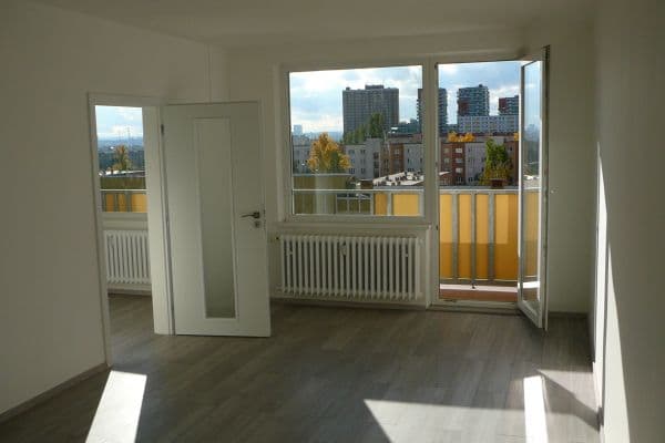 Prenájom bytu 2-izbový 52 m², Limuzská, Praha Prenájom bytu 2-izbový 52 m², Limuzská, Praha