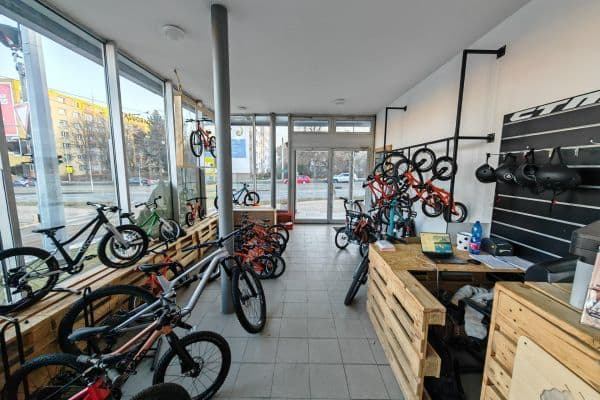 Prenájom nebytového priestoru 45 m², Evropská, Praha Prenájom nebytového priestoru 45 m², Evropská, Praha