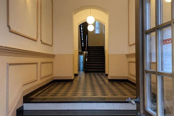 Prenájom bytu 3-izbový 90 m², Herzogstr. 85, München, Bavorsko Prenájom bytu 3-izbový 90 m², Herzogstr. 85, München, Bavorsko