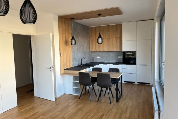 Prenájom bytu 2-izbový 56 m², Armády, Praha Prenájom bytu 2-izbový 56 m², Armády, Praha