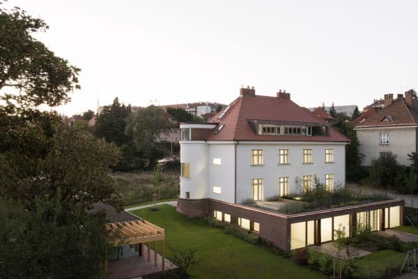 Prenájom bytu 4-izbový 116 m², U Zdravotního ústavu, Praha Prenájom bytu 4-izbový 116 m², U Zdravotního ústavu, Praha