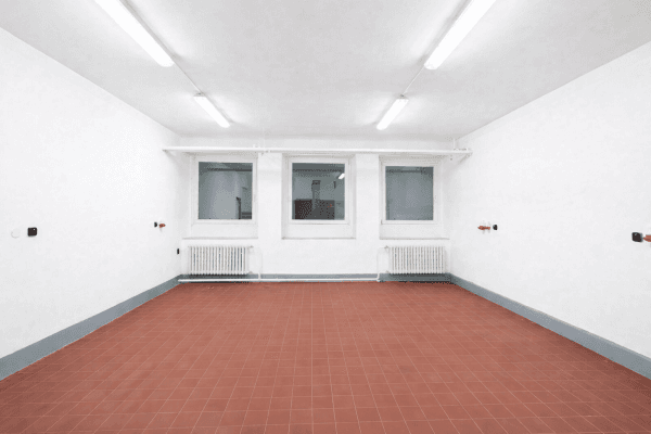 Prenájom nebytového priestoru 36 m², Podnikatelská, Praha Prenájom nebytového priestoru 36 m², Podnikatelská, Praha