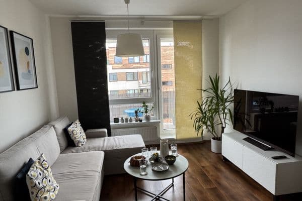 Prenájom bytu 2-izbový 51 m², Zakšínská, Praha Prenájom bytu 2-izbový 51 m², Zakšínská, Praha