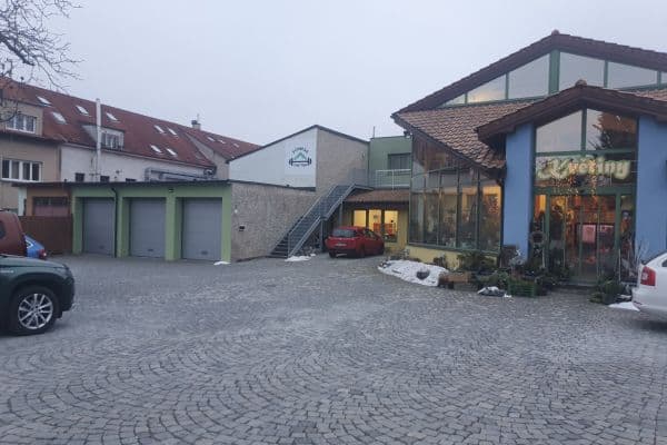 Prenájom garáže 21 m², Mirotická, Praha Prenájom garáže 21 m², Mirotická, Praha