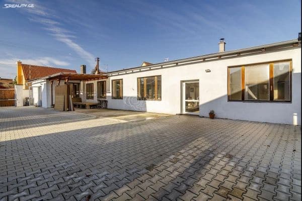 Prenájom nebytového priestoru 200 m², B. Němcové, Veltrusy Prenájom nebytového priestoru 200 m², B. Němcové, Veltrusy