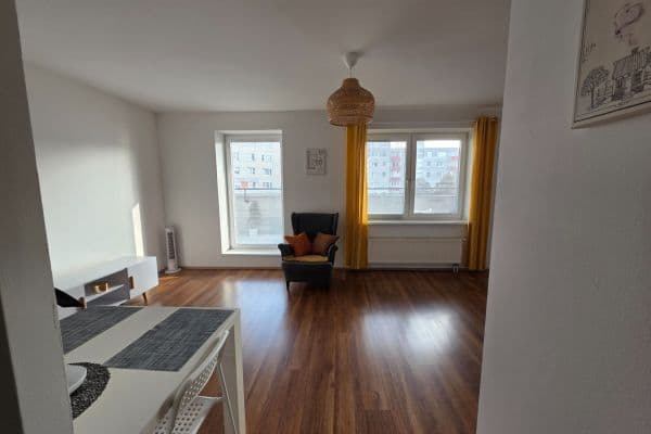 Prenájom bytu 1-izbový 45 m², Poľnohospodárska, Vrakuňa Prenájom bytu 1-izbový 45 m², Poľnohospodárska, Vrakuňa