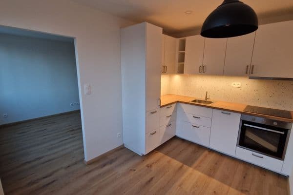 Prenájom bytu 3-izbový 55 m², Varnsdorfská, Praha, Praha Prenájom bytu 3-izbový 55 m², Varnsdorfská, Praha, Praha