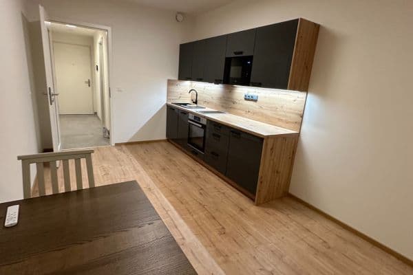 Prenájom bytu 1-izbový 31 m², Českobrodská, Praha Prenájom bytu 1-izbový 31 m², Českobrodská, Praha