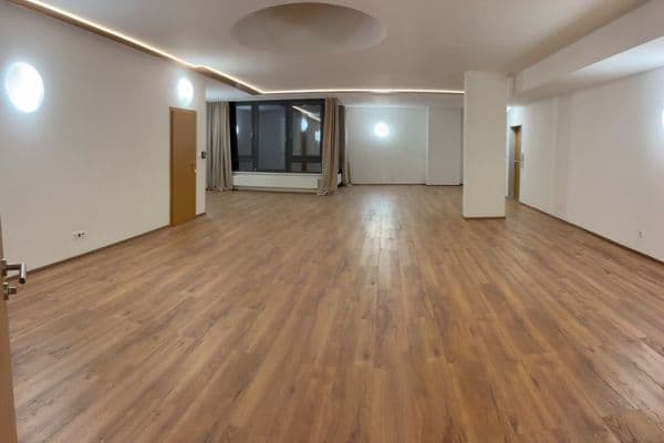 Prenájom kancelárie 115 m², Pod Dvorem, Praha Prenájom kancelárie 115 m², Pod Dvorem, Praha