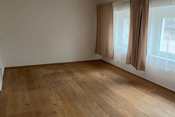 Prenájom bytu 1-izbový 40 m², V Horní Stromce, Praha Prenájom bytu 1-izbový 40 m², V Horní Stromce, Praha