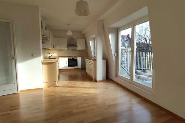 Prenájom bytu 4-izbový 114 m², Karlsruhe Prenájom bytu 4-izbový 114 m², Karlsruhe