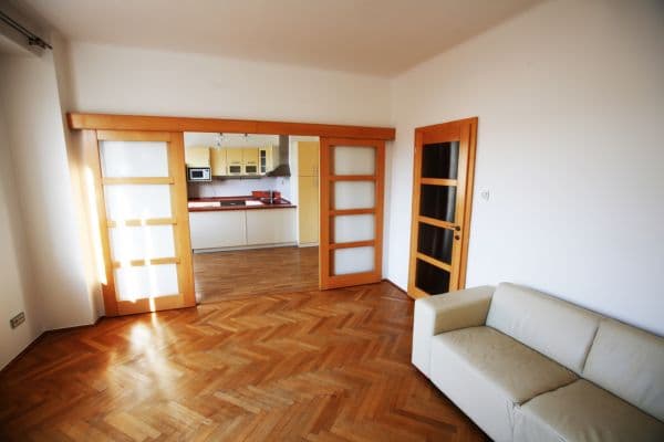 Prenájom bytu 2-izbový 76 m², Lodecká, Praha Prenájom bytu 2-izbový 76 m², Lodecká, Praha