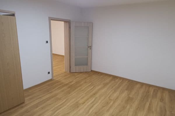 Prenájom bytu 2-izbový 56 m², náměstí Generála Píky, Plzeň, Plzeňský kraj Prenájom bytu 2-izbový 56 m², náměstí Generála Píky, Plzeň, Plzeňský kraj