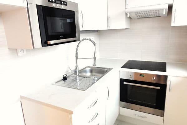 Prenájom bytu 1-izbový 26 m², Veltruská, Praha Prenájom bytu 1-izbový 26 m², Veltruská, Praha