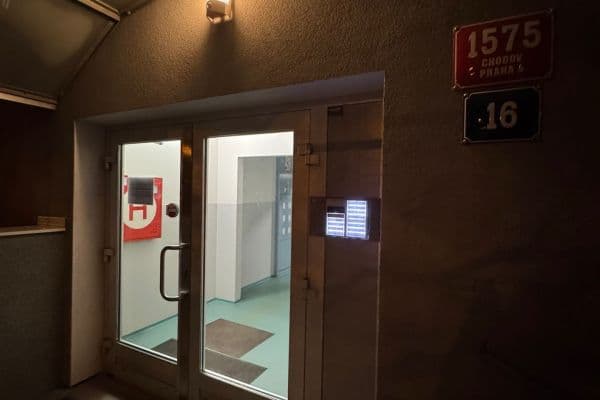 Prenájom bytu 1-izbový 29 m², Mikulova, Praha Prenájom bytu 1-izbový 29 m², Mikulova, Praha