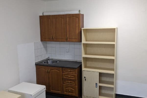 Prenájom nebytového priestoru 117 m², Strančická, Praha Prenájom nebytového priestoru 117 m², Strančická, Praha