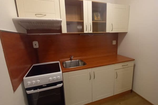Prenájom bytu 2-izbový 48 m², V Malém háji, Odolena Voda Prenájom bytu 2-izbový 48 m², V Malém háji, Odolena Voda