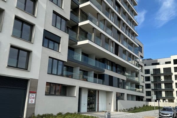 Prenájom garáže 10 m², Šrámkové, Praha Prenájom garáže 10 m², Šrámkové, Praha