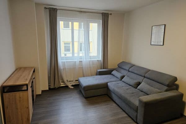 Prenájom bytu 2-izbový 44 m², Krátká, Praha Prenájom bytu 2-izbový 44 m², Krátká, Praha