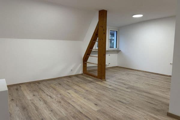 Prenájom bytu 4-izbový 94 m², Badstr. 131, Egloffstein Prenájom bytu 4-izbový 94 m², Badstr. 131, Egloffstein