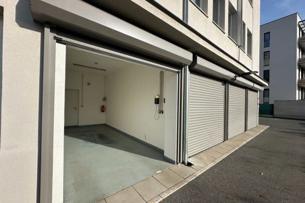 Prenájom garáže 16 m², Perucká, Praha Prenájom garáže 16 m², Perucká, Praha