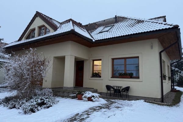 Prenájom domu 279 m², pozemek 659 m², Edvarda Beneše, Horoměřice Prenájom domu 279 m², pozemek 659 m², Edvarda Beneše, Horoměřice