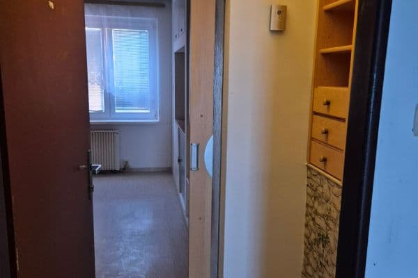 Prenájom bytu 1-izbový 25 m², Praskolesy Prenájom bytu 1-izbový 25 m², Praskolesy