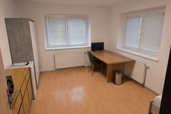 Prenájom bytu 1-izbový 17 m², Velvarská, Horoměřice Prenájom bytu 1-izbový 17 m², Velvarská, Horoměřice