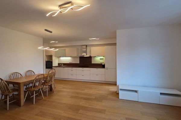 Prenájom bytu 3-izbový 85 m², Marešova, Praha Prenájom bytu 3-izbový 85 m², Marešova, Praha