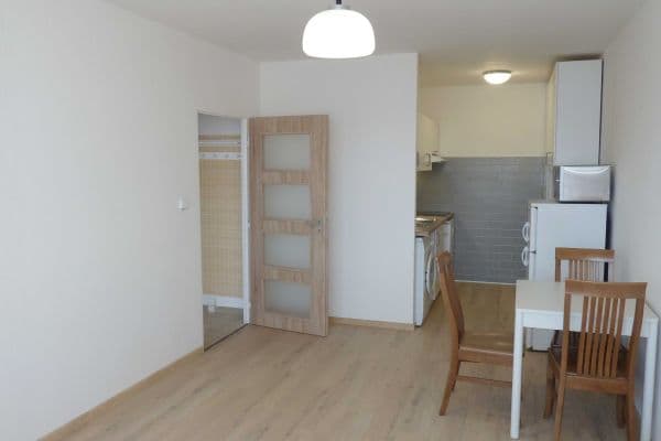 Prenájom bytu 2-izbový 43 m², Bellušova, Praha Prenájom bytu 2-izbový 43 m², Bellušova, Praha