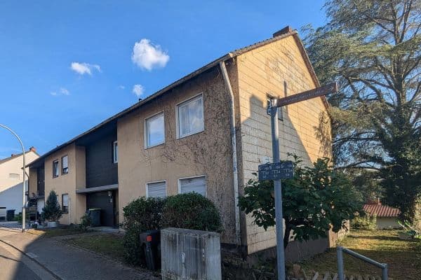 Predaj domu 149 m², pozemek 427 m², Nussbaumstraße 20, Saarbrücken Predaj domu 149 m², pozemek 427 m², Nussbaumstraße 20, Saarbrücken