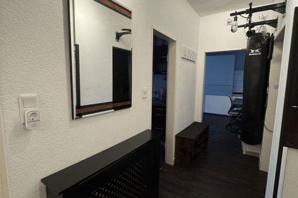 Prenájom bytu 3-izbový 90 m², Frankfurt am Main, Hesensko Prenájom bytu 3-izbový 90 m², Frankfurt am Main, Hesensko