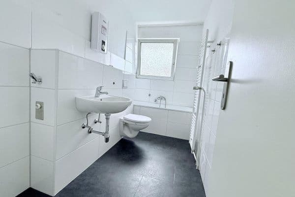 Prenájom bytu 2-izbový 59 m², Waldecker Str. 9, Duisburg Prenájom bytu 2-izbový 59 m², Waldecker Str. 9, Duisburg