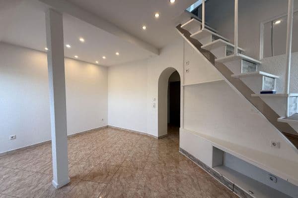 Prenájom bytu 4-izbový 80 m², Altstadtstraße 25, Leverkusen Prenájom bytu 4-izbový 80 m², Altstadtstraße 25, Leverkusen