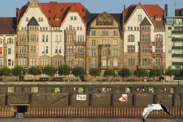 Prenájom bytu 2-izbový 49 m², Rathausufer 18, Düsseldorf Prenájom bytu 2-izbový 49 m², Rathausufer 18, Düsseldorf