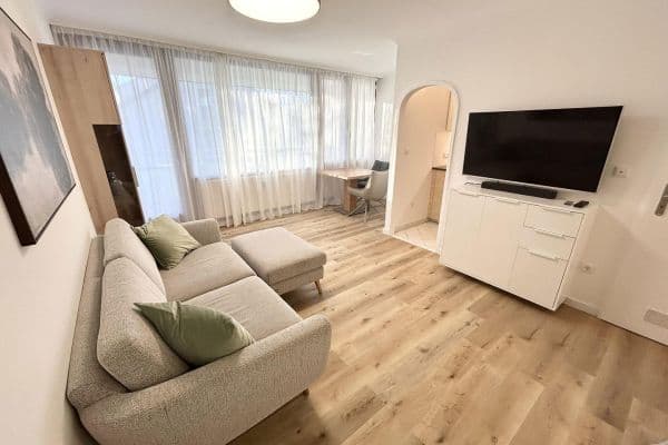 Prenájom bytu 1-izbový 40 m², München, Bavorsko Prenájom bytu 1-izbový 40 m², München, Bavorsko