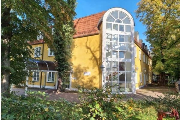 Predaj domu 1.843 m², pozemek 1.250 m², Krakauer Straße 49, Markranstädt, Sasko Predaj domu 1.843 m², pozemek 1.250 m², Krakauer Straße 49, Markranstädt, Sasko