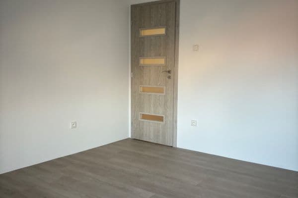 Prenájom bytu 2-izbový 63 m², Češkova, Pardubice Prenájom bytu 2-izbový 63 m², Češkova, Pardubice