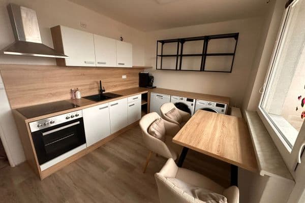 Prenájom bytu 3-izbový 81 m², Lipenská, České Budějovice Prenájom bytu 3-izbový 81 m², Lipenská, České Budějovice