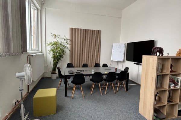 Prenájom nebytového priestoru 1.035 m², U Továren, Praha Prenájom nebytového priestoru 1.035 m², U Továren, Praha