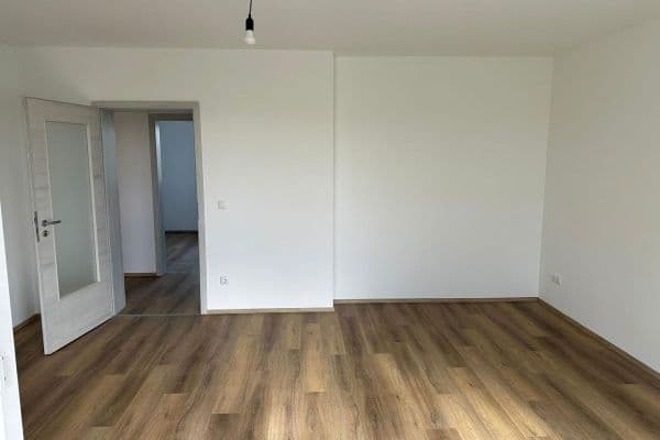 Prenájom bytu 3-izbový 78 m², Regensburg, Bavorsko Prenájom bytu 3-izbový 78 m², Regensburg, Bavorsko