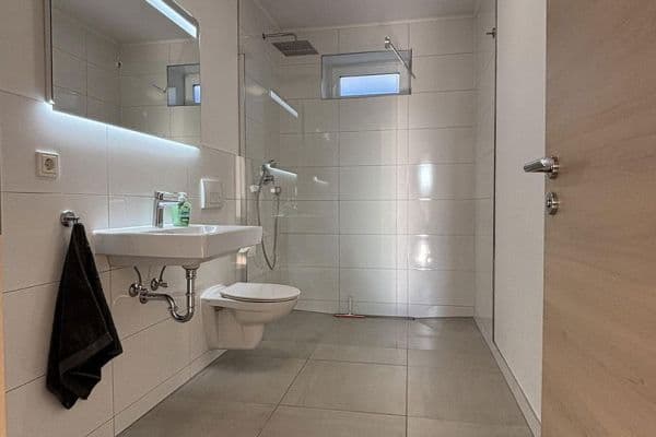 Prenájom bytu 3-izbový 82 m², Treschklinger Str. 57, Bad Rappenau - Bonfeld Prenájom bytu 3-izbový 82 m², Treschklinger Str. 57, Bad Rappenau - Bonfeld