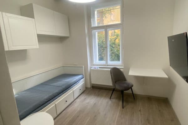 Prenájom bytu 1-izbový 17 m², Jagellonská, Praha Prenájom bytu 1-izbový 17 m², Jagellonská, Praha