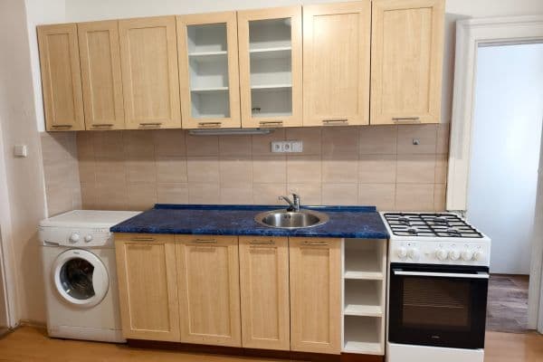 Prenájom bytu 3-izbový 62 m², Plzeňská, Praha Prenájom bytu 3-izbový 62 m², Plzeňská, Praha