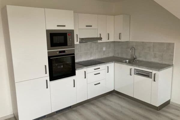 Prenájom bytu 1-izbový 36 m², K Šátalce, Jesenice Prenájom bytu 1-izbový 36 m², K Šátalce, Jesenice