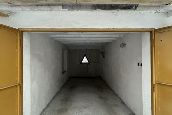 Prenájom garáže 18 m², Blansko Prenájom garáže 18 m², Blansko